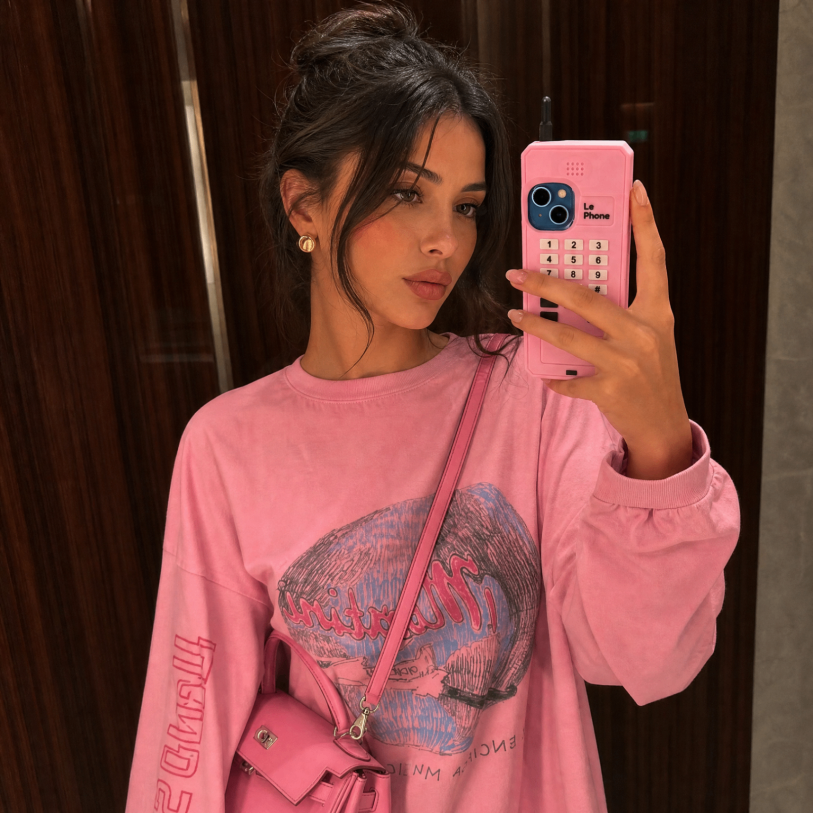 Pink-on-pink mirror selfie with Le Phone case