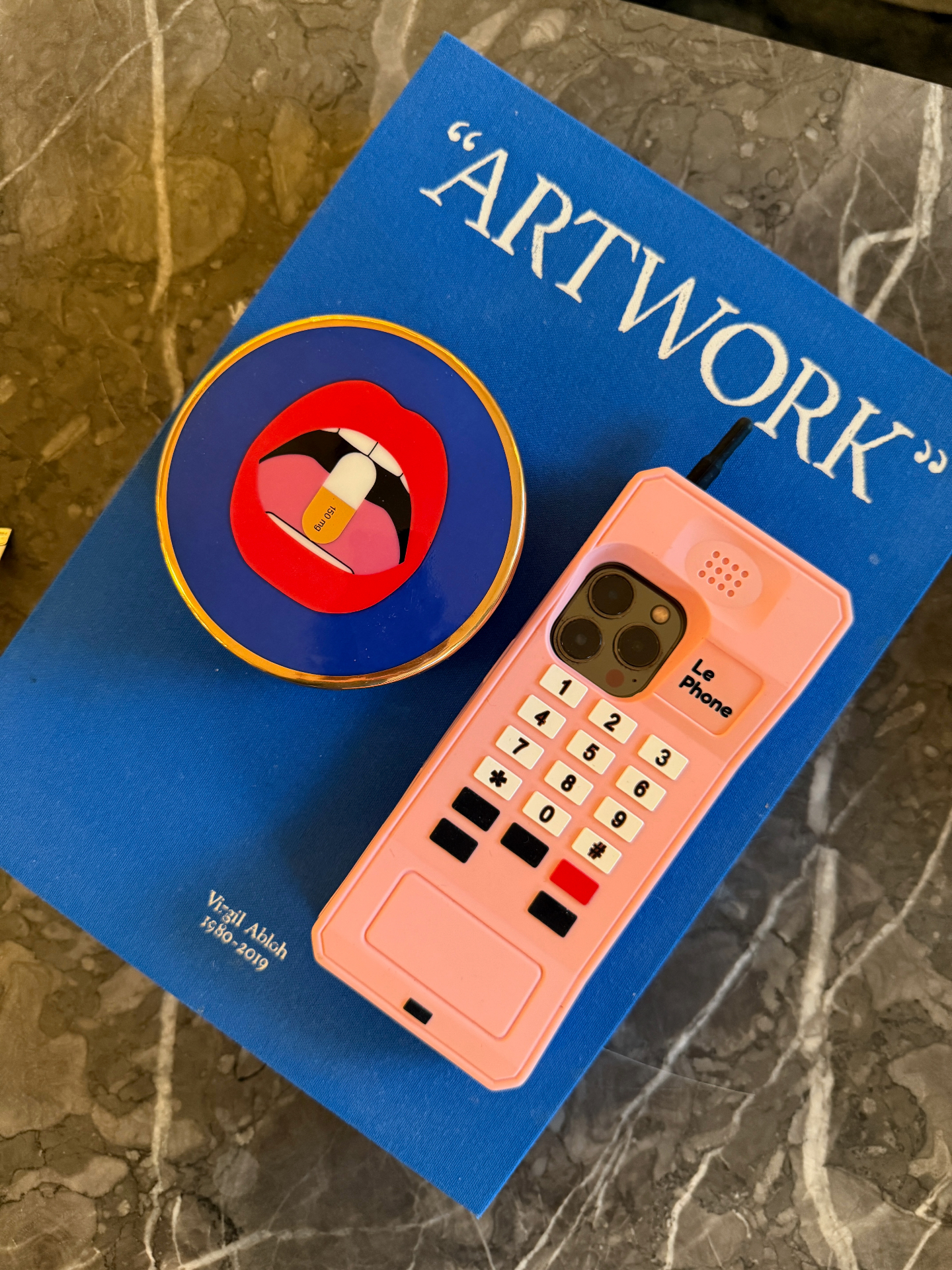 Artwork on the side. Le Phone on top.